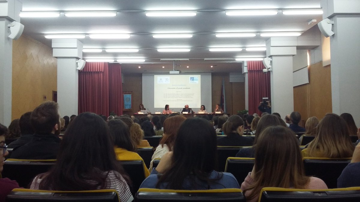cinthyaredondo8's tweet photo. Conferencia sobre Educación en la Universidad de Salamanca. #Pedagogía20 https://t.co/9HzfWfivf6