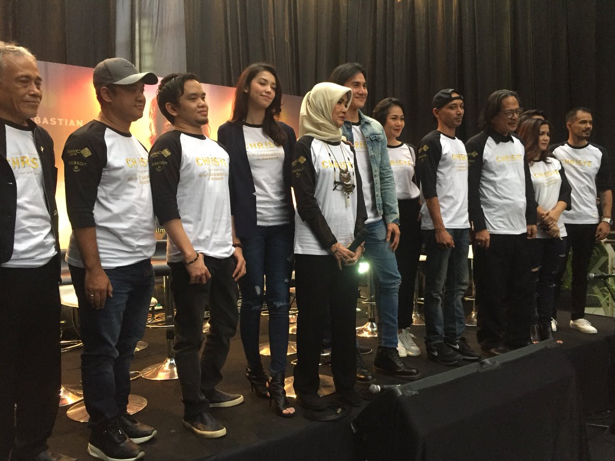 mncpicturesID's tweet photo. Press Conference bersama Executive Produser, Produser dan beberapa Pemain dari Film Chrisye.
.
.
#premierefilmchrisye
#filmchrisye
#desember2017
#filmindonesia
#banggafilmindonesia
#banggamusikindonesia
#chrisye
#vinogbastian
#velovevexia
#mncpictures
#mncpmovie
#vitoglobalvisi https://t.co/w2MNpIUCm9