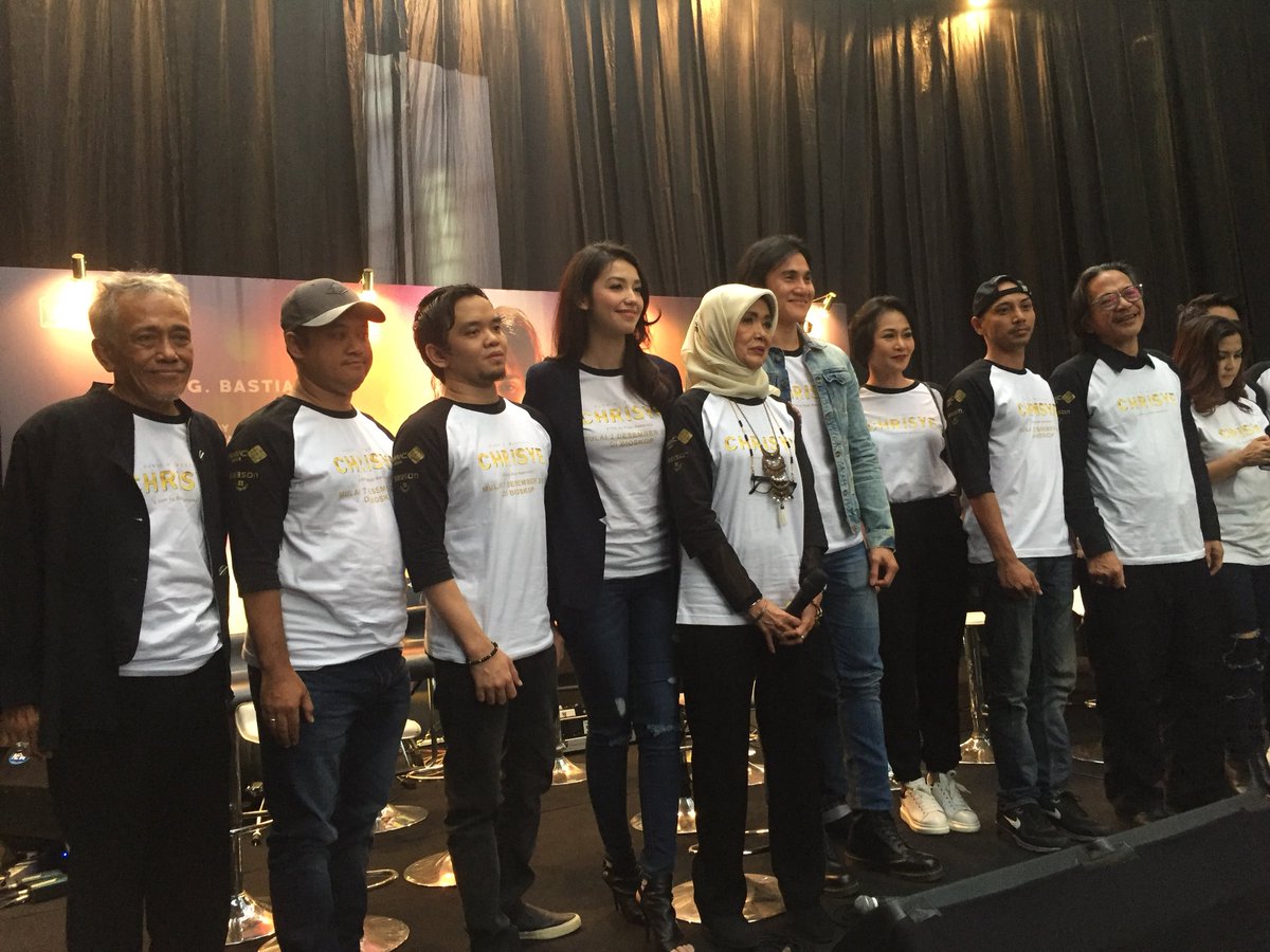 mncpicturesID's tweet photo. Press Conference bersama Executive Produser, Produser dan beberapa Pemain dari Film Chrisye.
.
.
#premierefilmchrisye
#filmchrisye
#desember2017
#filmindonesia
#banggafilmindonesia
#banggamusikindonesia
#chrisye
#vinogbastian
#velovevexia
#mncpictures
#mncpmovie
#vitoglobalvisi https://t.co/w2MNpIUCm9