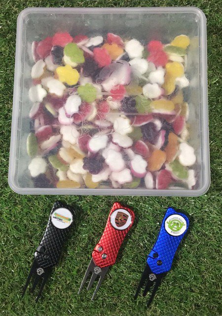 thetwistedfrog's tweet photo. It’s Christmas... and it’s Fruity Froggies Freebie Friday! Like and RT to be in with a chance to win a box of 300 fruity frogs 🐸🐸🐸  #competition #comp #win https://t.co/0GlHOIPHK8