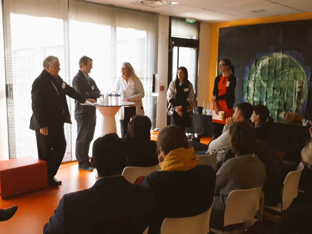 AurelMex's tweet photo. On phosphore pendant les ateliers des Rencontres Internationales de l'Innovation Sociale #lesscop @AlterIncub @poleREALIS @Mouves_ES animés par @isabellehoyaux @ScaleChanger @denisstokkink @Pourlasolidarité et @kevin andré @essec https://t.co/nCBt7bBG1z