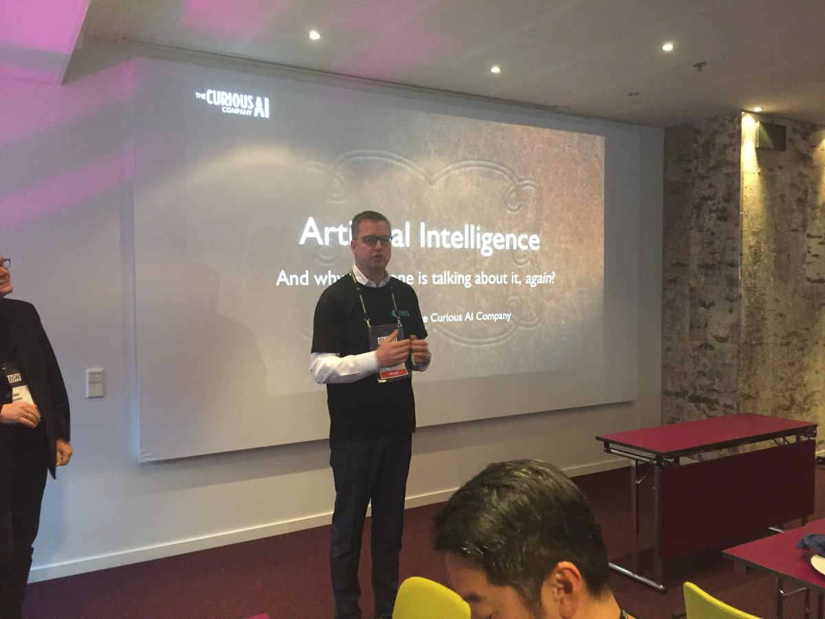 MiaViklund's tweet photo. Nets lunch at Slush2017 focusing on artificial intelligence, opening words by Thomas Jul #slush17 #netsgroup https://t.co/XdnxUkSxve