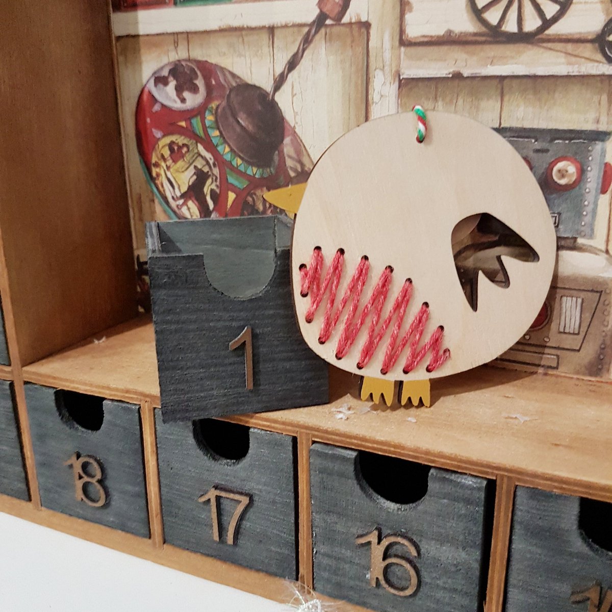 ourhandmadecoll's tweet photo. It's 1st Dec which means only one thing....the return of #OHCAdvent! We'll be sharing what's hidden in each daily box of our gorgeous Advent Calendar, made especially for us by Chiyogami 😍
Today we have this super sweet @micklestudio Robin tree dec🎄
#OHCAdvent #Ohcmakers #Leeds https://t.co/IU2Ikjsktj