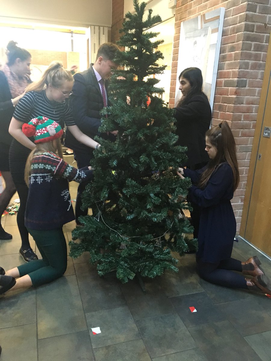 austinhousepc's tweet photo. Our wonderful Austin Sixth Form team decorating our tree! Thank you to all the Sixth Form who came along to cheer them on. We are so proud of their teamwork and festive spirit! #merrychristmaseveryone #4th https://t.co/nA4pLffXzd