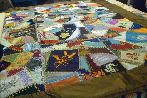 PatchworkTours's tweet image. Oregon and Sister’s outdoor quilt show : Book early to receive a discount on the price of a tour.Limited Period Offer.bit.ly/2BCDtS6