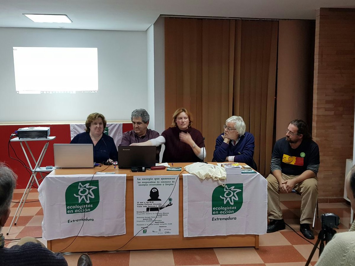 Ayer estuvimos en Extremadura explicando nuestra experiencia cooperativa. Extremadura no tiene aún cooperativa propia.