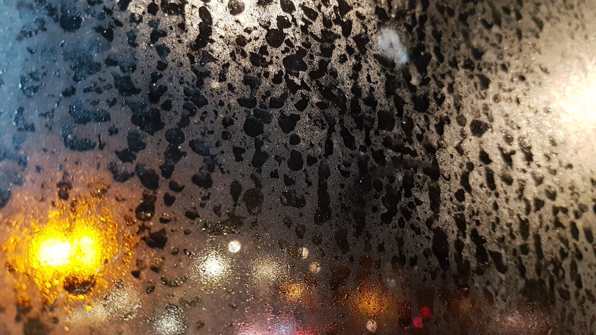 annastasia46's tweet photo. #busstop #bijnawinter #colours #frozen https://t.co/SNcJ0vX4t4