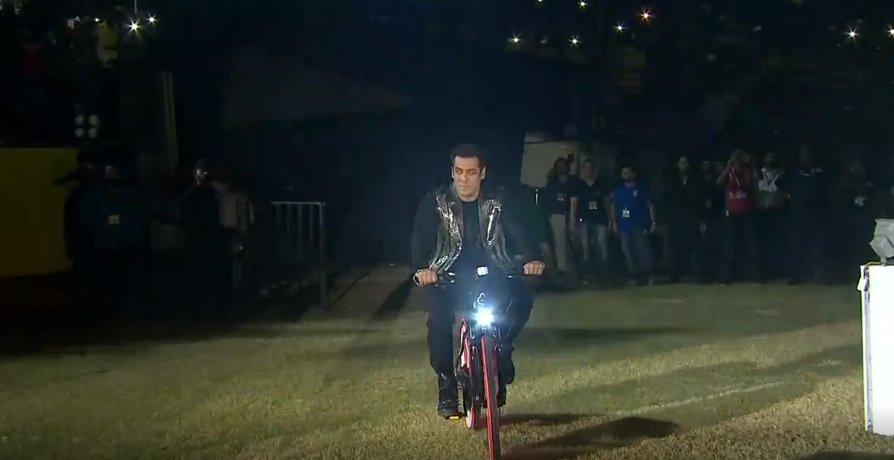 BeingSalmanKhan tweet picture