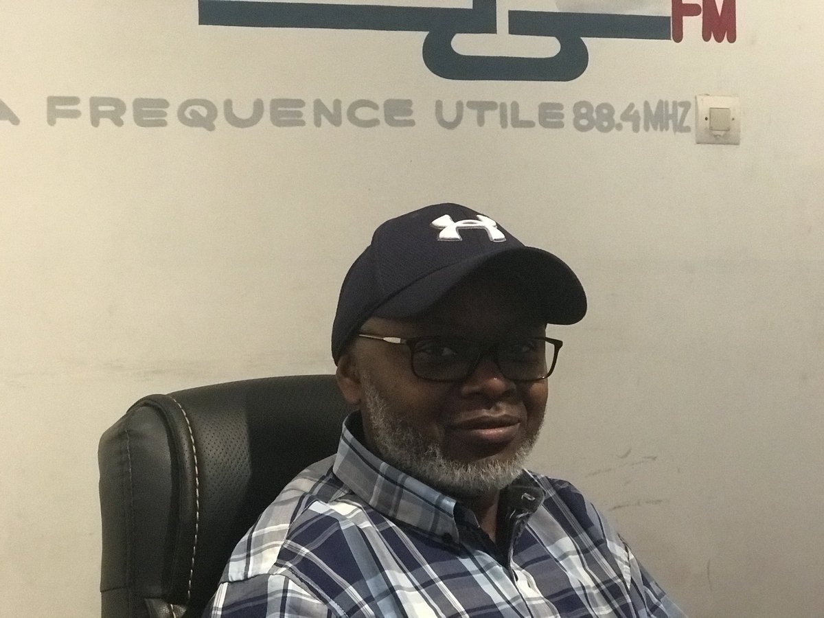 clusakueno's tweet photo. L’émission #LEDEBAT2017 a reçu ce vendredi 1er Décembre 2017, la visite d’Eric #Mapangala, en séjour en #RDC
@Mapamaje @lusakuenoc @ThierryKambundi #DRC https://t.co/bELuORVnga
