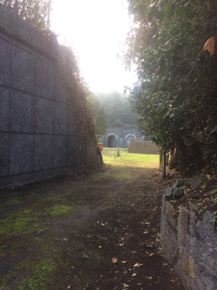 RomeGardentours's tweet photo. On visit to #ForteAppia along the ancient #Appianway. Thanks to @progettoforti and @ItalianAirForce. @parcoappia #LiveLoveRome #RomeGardens https://t.co/hkhyBRnzoc