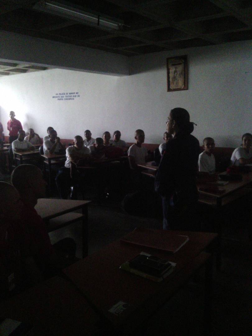 bomberos_merida's tweet photo. La @Cmdte_CBM Mayor Alvyss Aldana reunido con los aspirantes a @CNB_Merida de la #UNESMerida recordandoles sobre la Misión - Visión y motivando que el portar este uniforme es sinónimo de Disciplina y Abnegación futuros héroes anónimos de nuestro pueblo por Mérida para Venezuela. https://t.co/vbM3V5oLzW