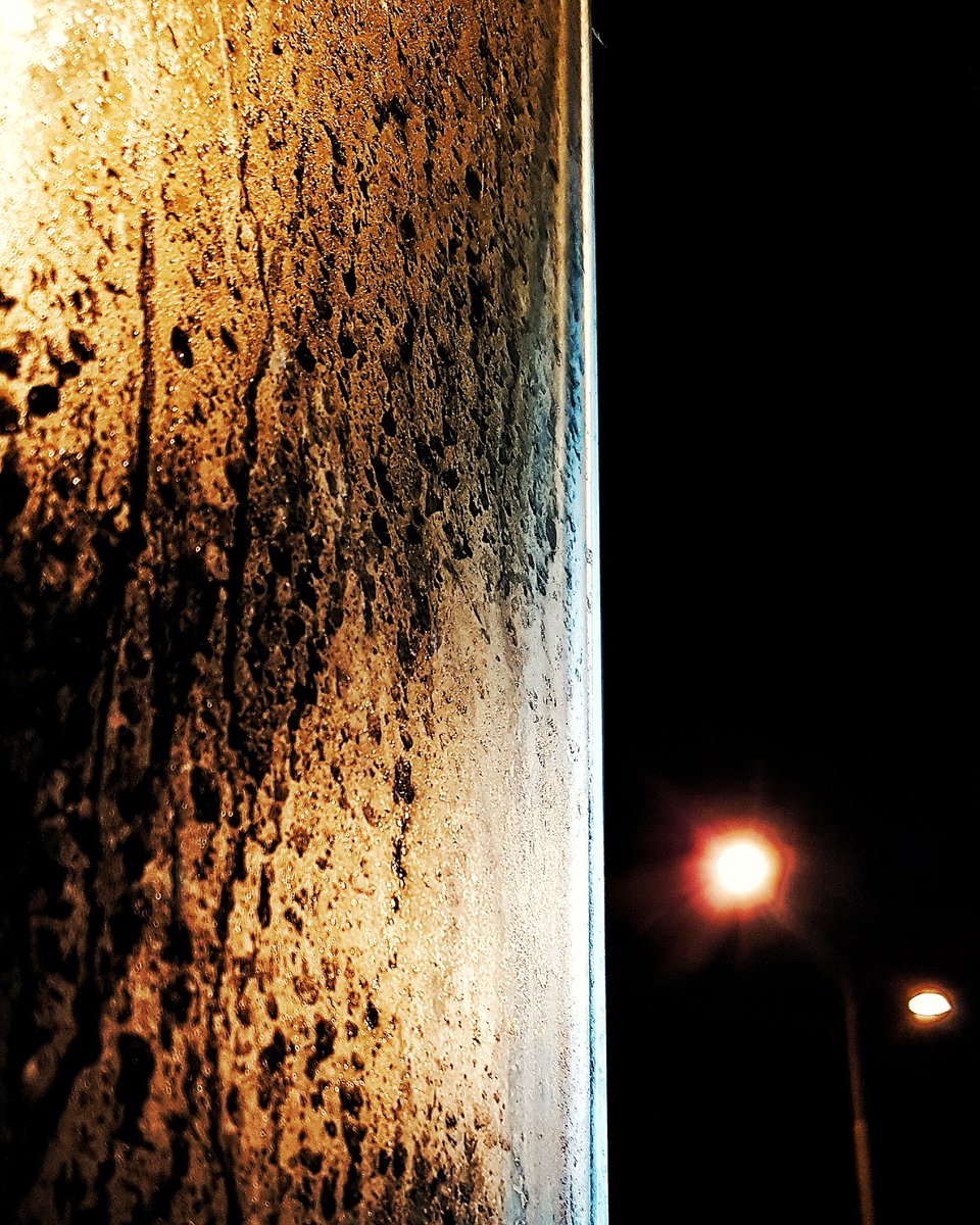 annastasia46's tweet photo. #busstop #bijnawinter #colours #frozen https://t.co/SNcJ0vX4t4