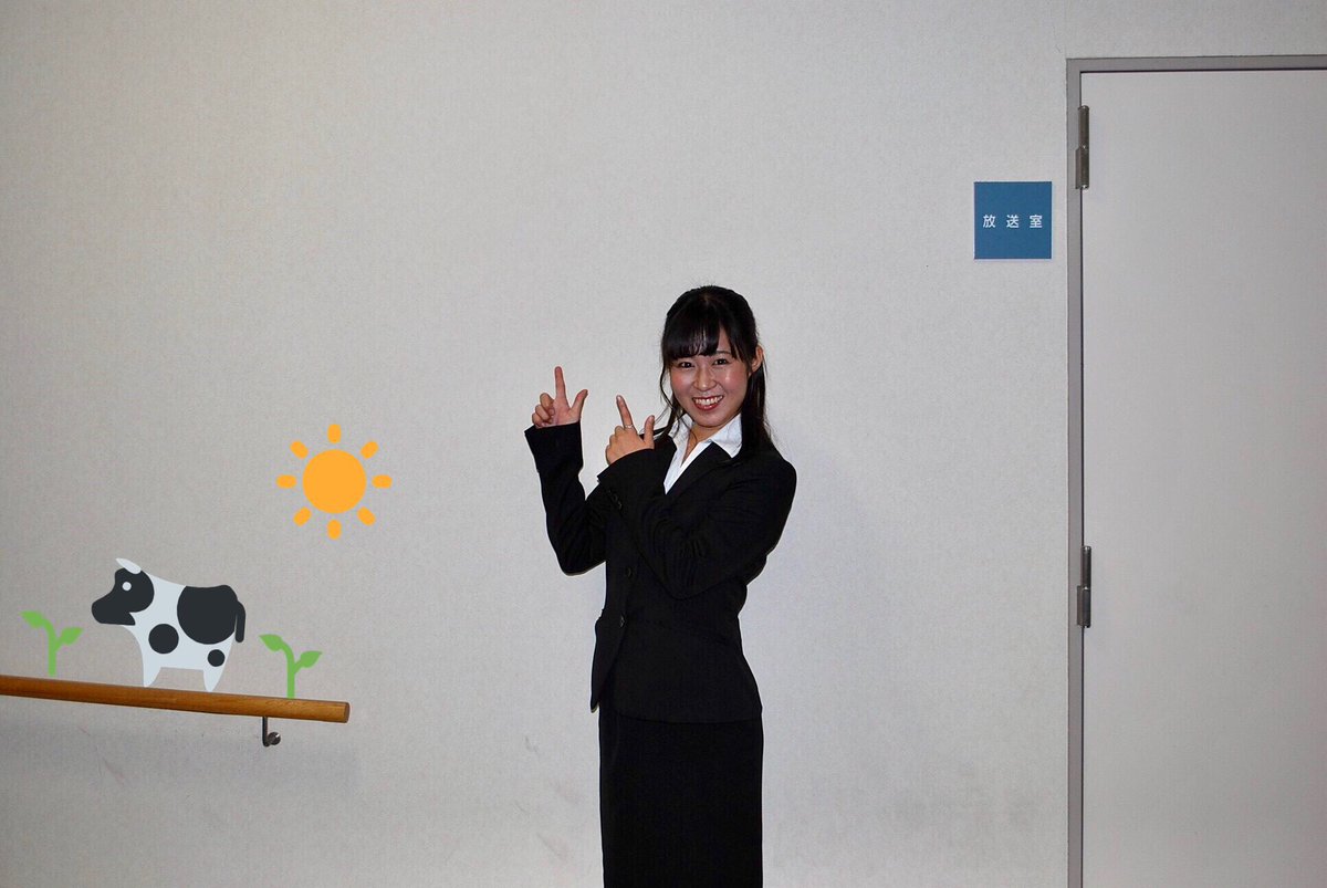 shusapo2018's tweet photo. 心理教育学科の宮城乃里花です😊
これから始まる初めての就職活動 💼 
今何をしていればいいのか、何から取り組めばいいのか…わからないことだらけだと思います😢些細な質問でも嬉しいです🌷12/4(月)から学友会室前にて、ブースが開くので友達と一緒に覗いてみてください♪お待ちしています🍭🍪 https://t.co/3zRZHabgrB