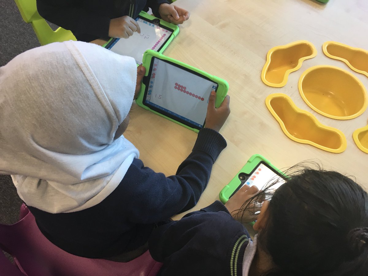 mrs_kakoullis's tweet photo. C4 have been using the Number frames app this morning to learn about Place Value #maths #year1 #primarymaths #PrimaryRocks #numberframes #placevalue @OliveTreeBolton @misspatelc6 https://t.co/Vha7hVu6F9