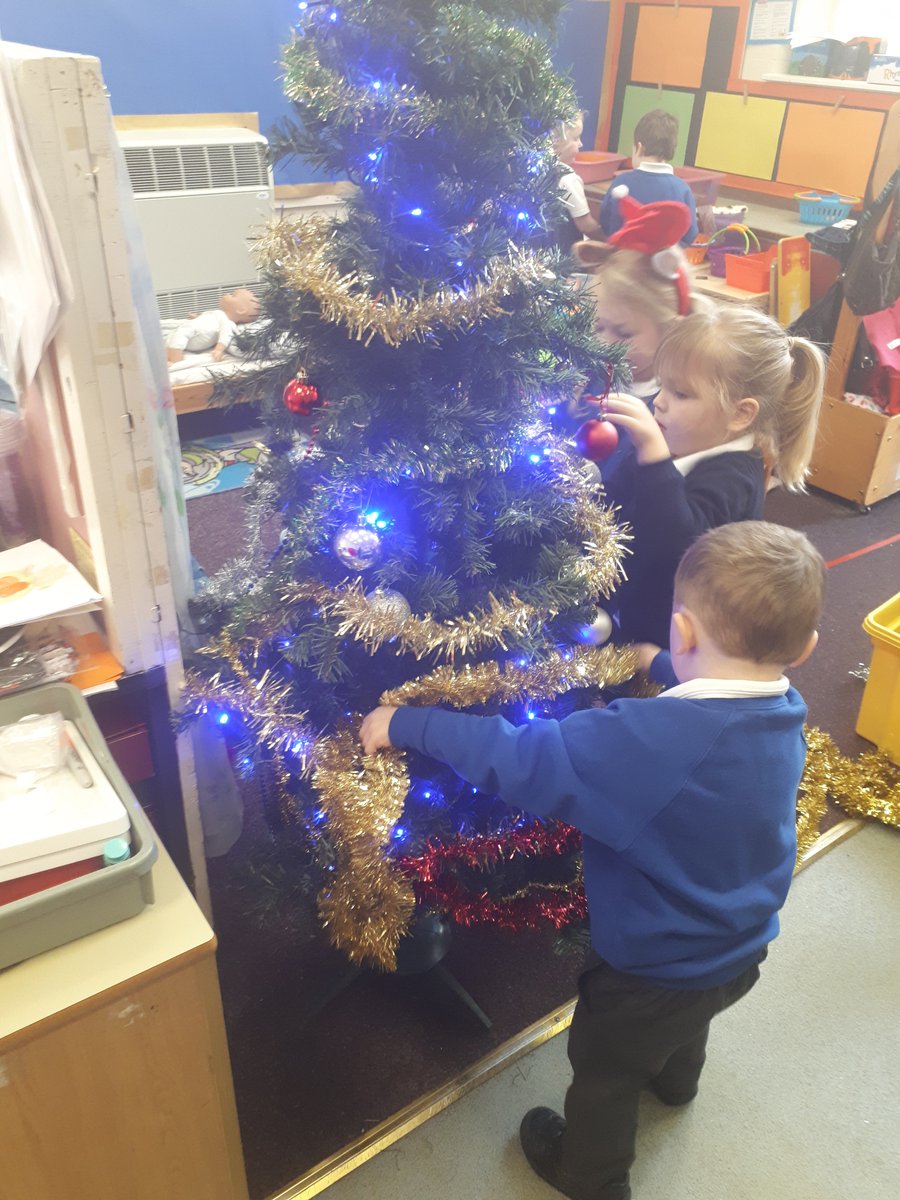 ApplebyPrimary's tweet photo. Nursery are busy decorating their tree this morning and getting into the festive spirit https://t.co/ecb4eWlwGs
