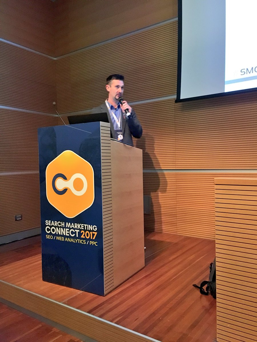 alemarengo's tweet photo. In Sala del Porto @ga_benedetti ci istruisce su #facebookadv e #adwords. 
Impariamo a costruirci i nostri tunnel e ragionare su TOFU, MOFU e BOFU 🤓 
#SMConnect #ppc https://t.co/AmvdmUSTbx