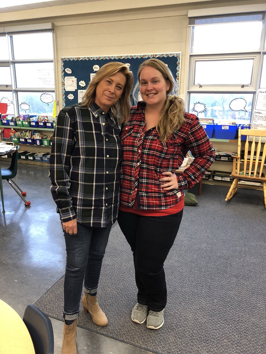 purchase_ms's tweet photo. Twin day at Cedarbrook! #spiritday #msscott #room21and22 #twins @CedarbrookTDSB https://t.co/TgjO6Pl588