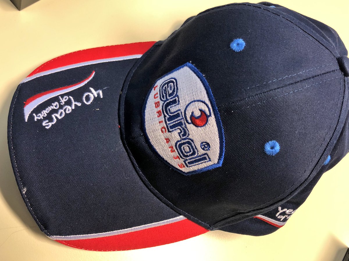 TimCoronel's tweet photo. 🛎 Who would you give this #dakar2018 present?

🎁 RT!

@JBLaudio Go 🎼
@EurolBV cap 🧢 
@Valma_1926 dash shine 💎
@kaasvoorkerels cap 🧢 https://t.co/vDe8fqjUfJ