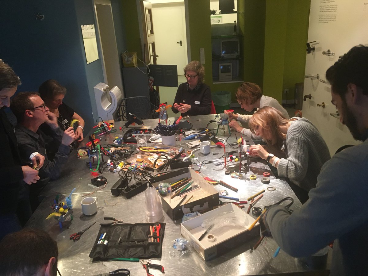 weareGIG's tweet photo. Building junk #drawbots with artists and designers!! Such a great experience and a cool example for #upcycling 🔋🛠🌈 Thanks @ifa_puregold @SamerSh @momeedees @myamy_vicy @geralbine #weareGIG #PureGold https://t.co/03EoVZYWUi