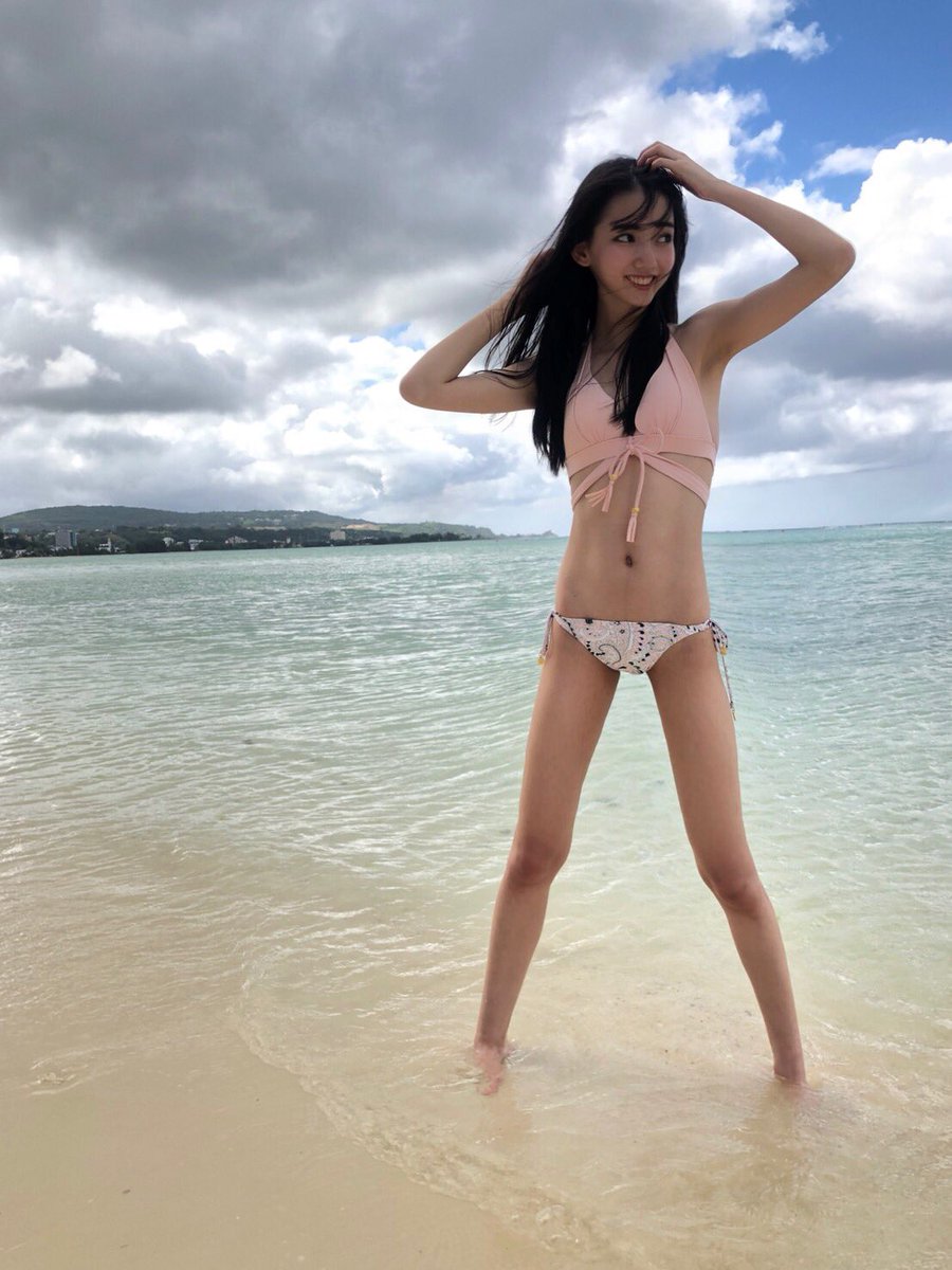 黒木麗奈のスレンダー水着画像