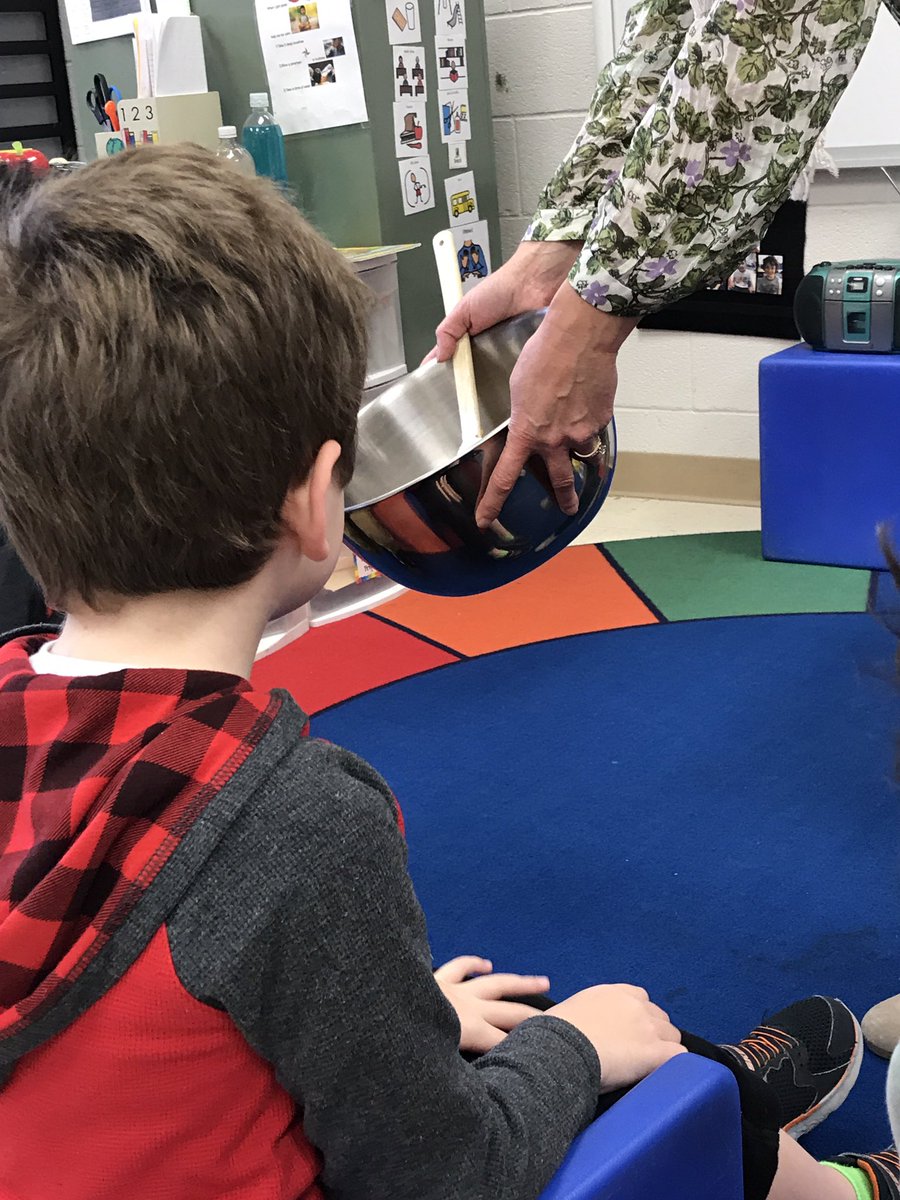 We worked together and followed a recipe to make Pumpkin Fluff today with <a href="/DRajoppi/">Deirdre Rajoppi</a>! @VDVprincipal <a href="/TanyaEMcDonald/">Dr. Tanya McDonald</a> #allin4theville