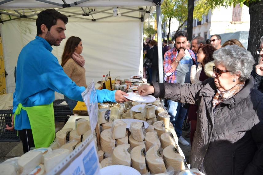 lavozdelsures's tweet photo. El Mamelón será durante unos días un mercado de productores artesanos de Andalucía https://t.co/wBt0GWhFy5 @AndProductores https://t.co/HSDPcyiUWg