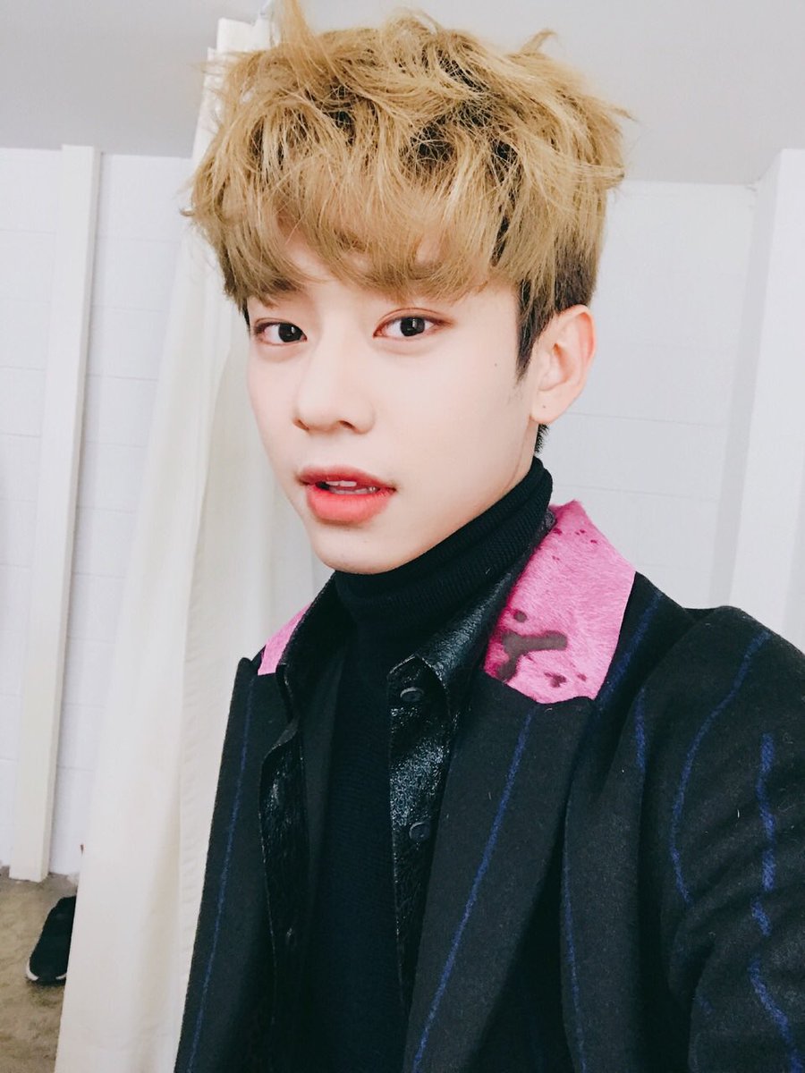 bnmboysofficial's tweet photo. [#MXM/#김동현]
12월 정말 좋아하는데요 팬분들과 함께하는 첫 번째 12월이라 더 좋은 거 같아요!!!! 이번 년도 끝까지 마무리 화이팅해요!!!!! 눈도 오고 춥고 완전 겨울이네 겨울이야!!!아유 좋아~~~🌨❄️☃️🌬 https://t.co/QPmwEN1aLc