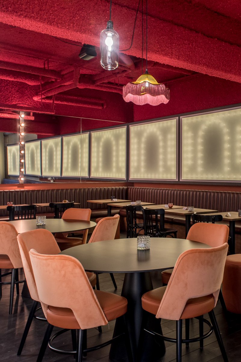 Onlangs opende het <a href="/Stadstheater/">Stadstheater</a> Zoetermeer na een grondige verbouwing weer haar deuren. Uitgangspunt voor ons interieurontwerp was ‘Bringing Backstage Frontstage’. Onderdeel hiervan is ook STAGE Kitchen &amp; Café, je kunt in deze "huiskamer" van de stad 7 dagen per week terecht!