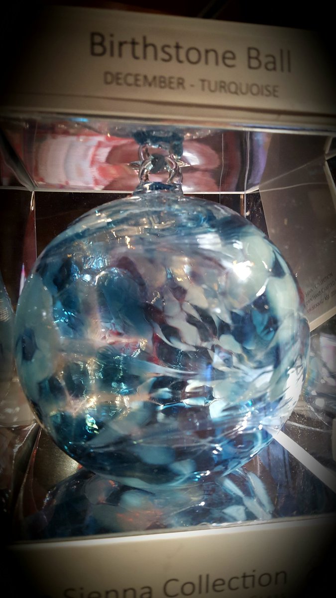 Patchwork_Pig's tweet photo. Well December is here and hurray it is my birthday month which means?? Yes! My Birth Orb Ball. Now which one to have 🤔🤔 
https://t.co/IToZ4EUWTD
#excited #birthday #birthorbball #siennaglass #decembergifts #somethingdifferent https://t.co/b1GxdskXNj