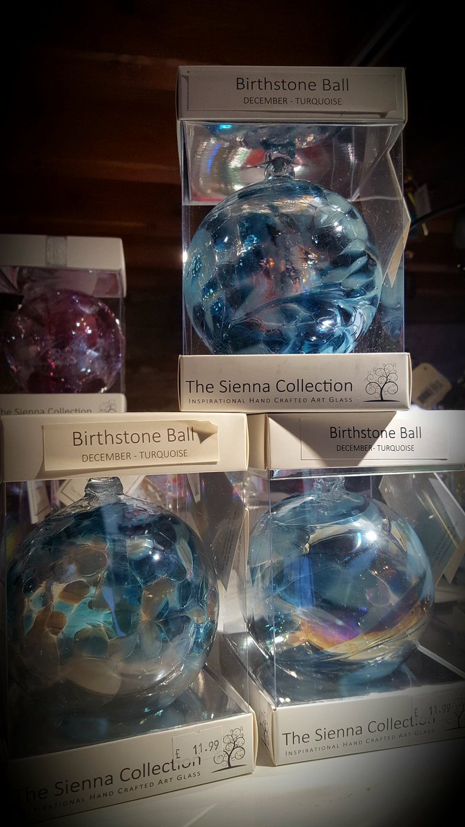 Patchwork_Pig's tweet photo. Well December is here and hurray it is my birthday month which means?? Yes! My Birth Orb Ball. Now which one to have 🤔🤔 
https://t.co/IToZ4EUWTD
#excited #birthday #birthorbball #siennaglass #decembergifts #somethingdifferent https://t.co/b1GxdskXNj