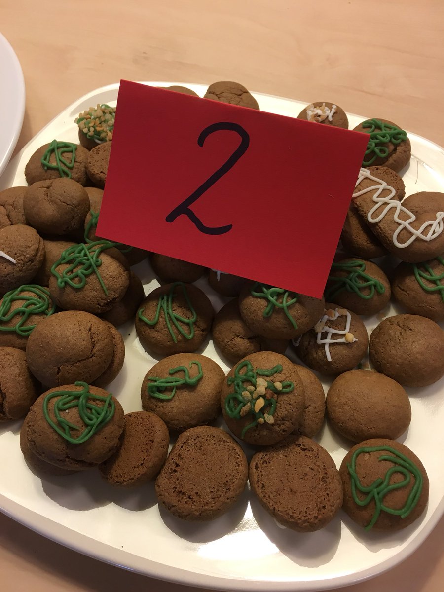 deTelgenkamp's tweet photo. De pepernotenbakwedstrijd is in volle gang! Wat hebben de kinderen hun best gedaan. Wie zal er winnen? #pepernoot https://t.co/T5BnsfyZes