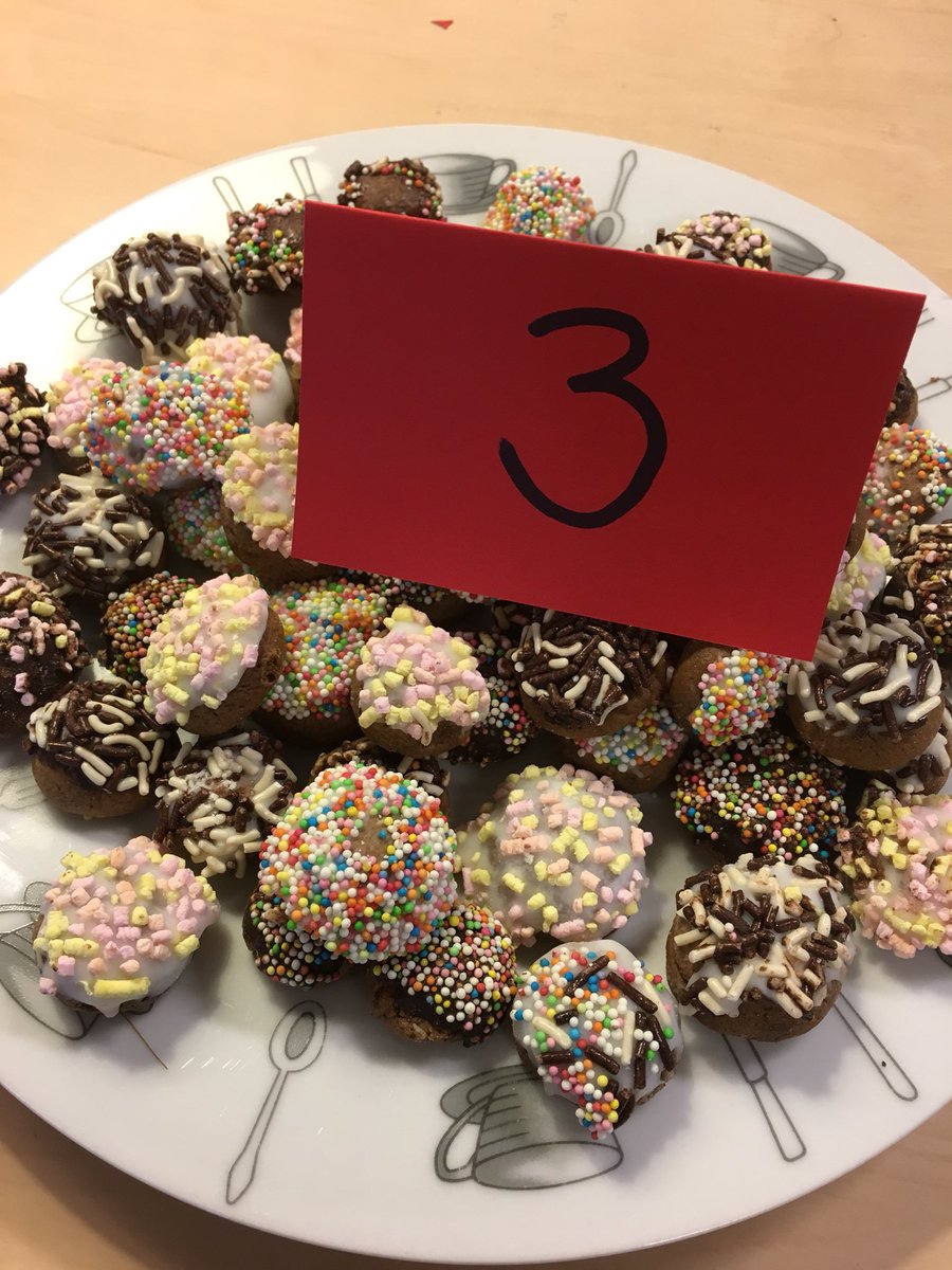 deTelgenkamp's tweet photo. De pepernotenbakwedstrijd is in volle gang! Wat hebben de kinderen hun best gedaan. Wie zal er winnen? #pepernoot https://t.co/T5BnsfyZes