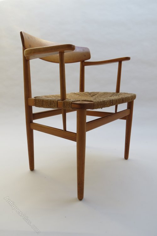 antiques_atlas's tweet photo. 🎄Oresund Pine chair by Borge Mogensen #Antiques listed by Decorative Modern https://t.co/dK8dW1Tci6🎄listed on Antiques Atlas @antiques_atlas @DecorativeM https://t.co/yVpqETq79n