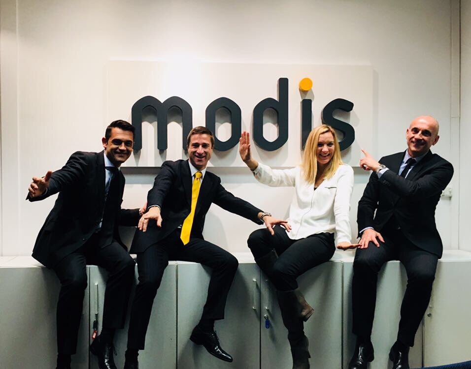 LaurentGraciani's tweet photo. Sympa le nouveau logo à l'acceuil de Bellini !
Heureux de ce lancement ! #ModisDay @ModisFrance @YBoissonnet https://t.co/PlDUztmbpg