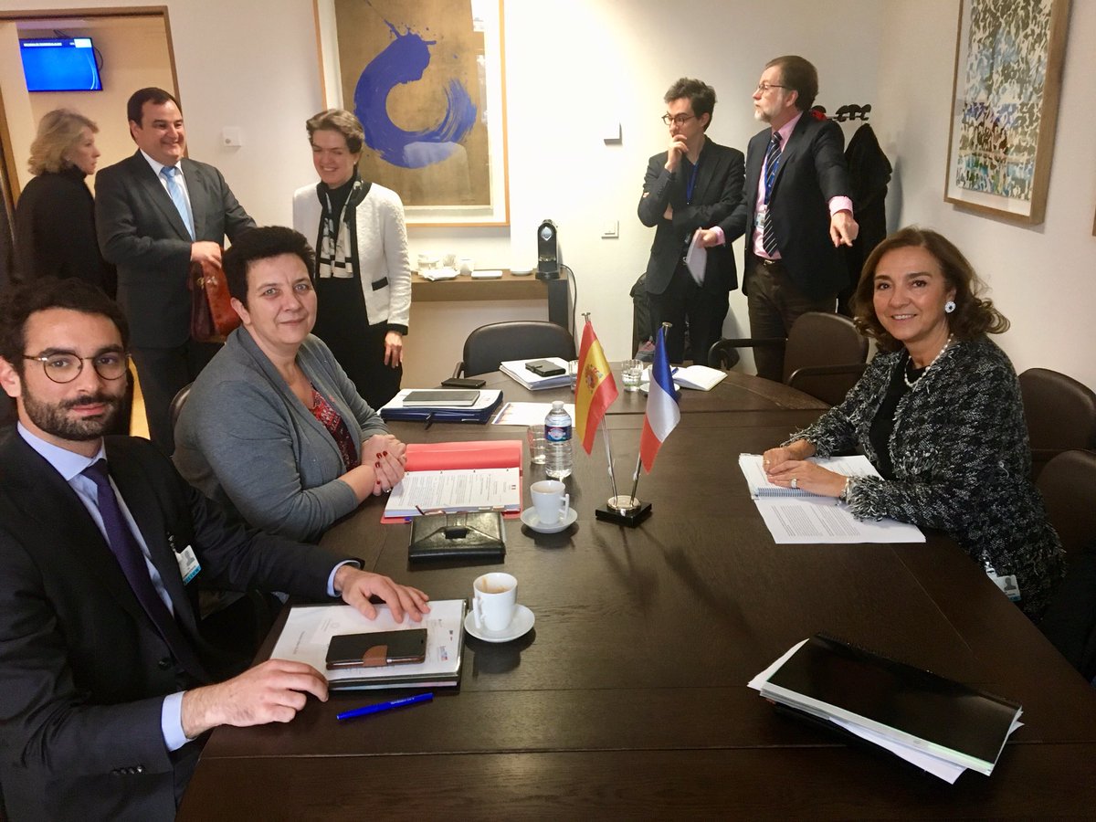 RPFranceUE's tweet photo. La ministre @VidalFrederique s’entretient à Bruxelles avec la Secrétaire d’Etat espagnole Carmen Vela en marge du Conseil des ministres de la #Recherche de l’Union européenne. #Competitiveness https://t.co/KeDQxLjBPb