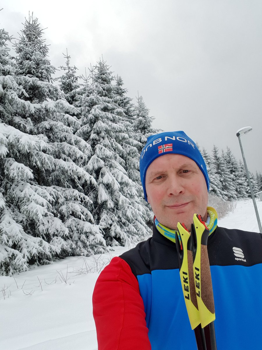Crosszinser's tweet photo. #rolldichfit in #Oberhof. Die ersten Schneekilometer in diesem Winter. https://t.co/F0jb6pdcby