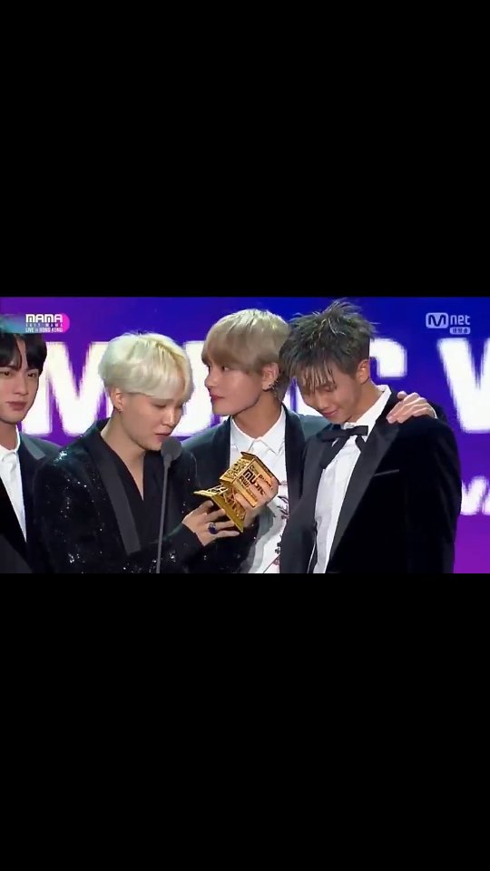 raindale4's tweet photo. Congrats BTS !!!
#bestMVaward https://t.co/f4vvEdZZpO