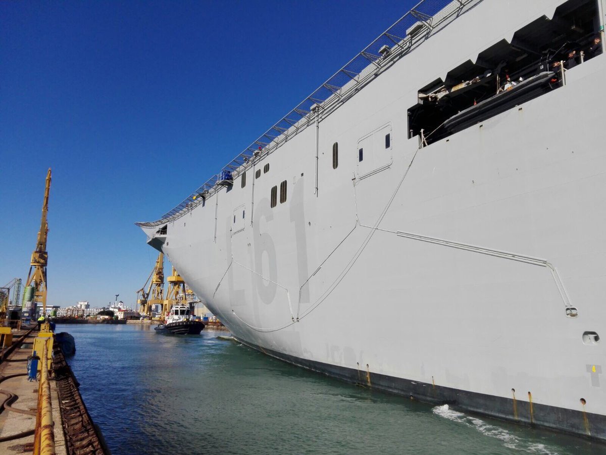 NavantiaOficial's tweet photo. Astillero #Cádiz
El LHD de @Armada_esp L61 ‘Juan Carlos I’ entrando en el Dique N°4
@angelbuigas 
#EstaPasando https://t.co/u8YbG0A3ga
