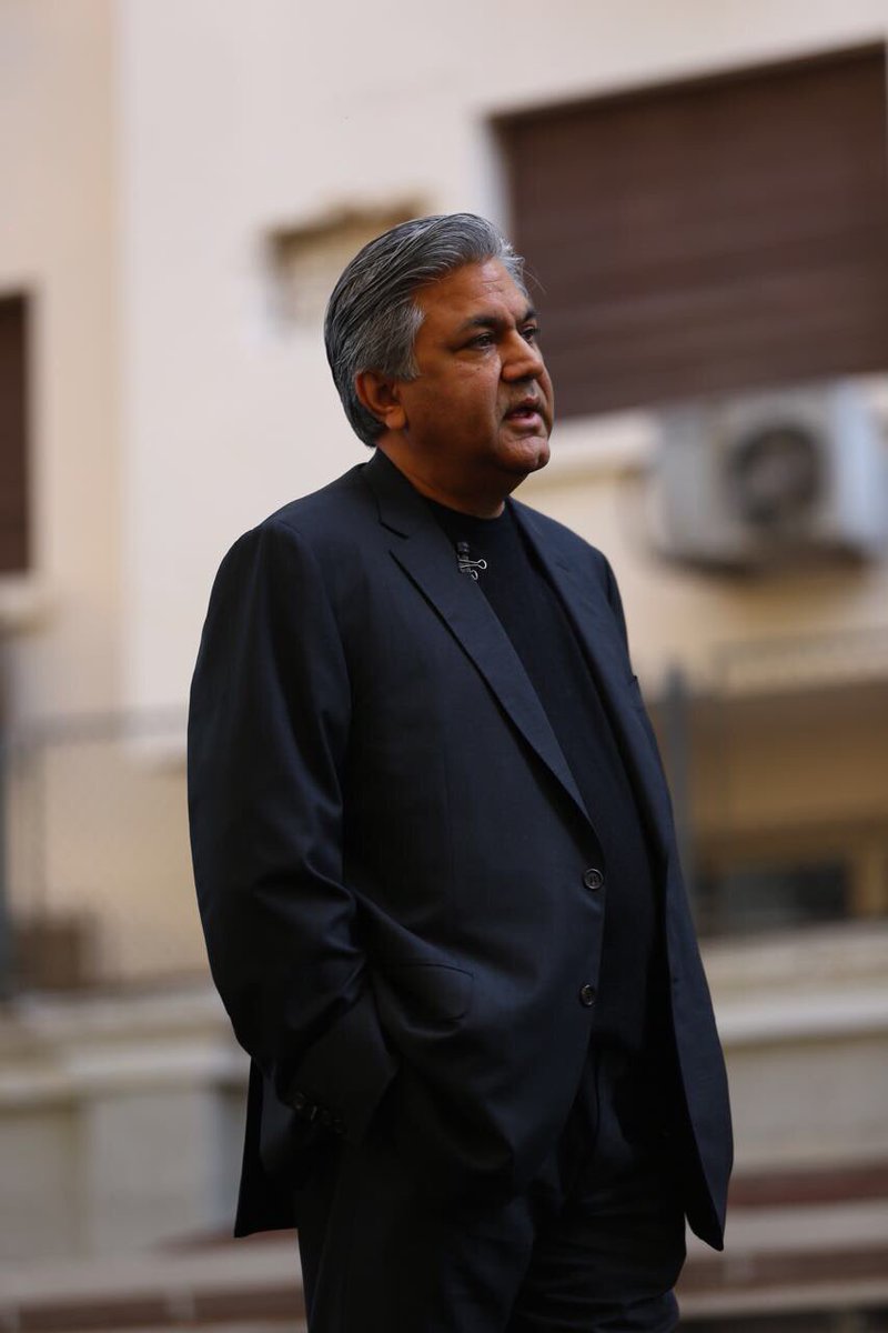 riseupsummit's tweet photo. Arif Naqvi, Founder &amp; Group Chief Executive at @AbraajGroup, is telling our entrepreneurs that they have an advantage that the Silicon Valley doesn’t have... They know the REGION and the CONSUMERS! #ThinkHX https://t.co/mI4h3HsVaH
