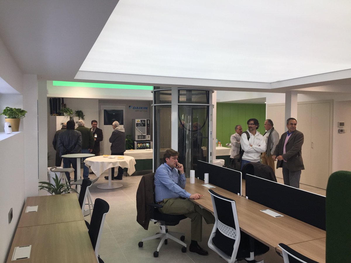 ShoworkingRivas's tweet photo. Hoy jornada de puertas abiertas #showorking Centro de Capacitación para la Rehabilitación Energética @gaizkaperezpro @ZehnderIberica @Polytherm @pladur_ES @fermax_spain @agremia @Amiitel @smartflower_es @Anerr_ @QuilosaSLU @Sika @Geberit_ES @AustralAir_ @Teclusol @Ebuilding_es https://t.co/HHEbXhn5n8