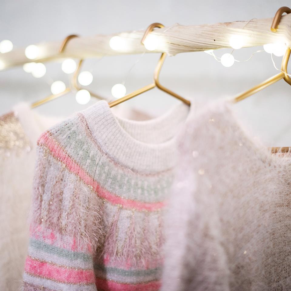 CCLeonPlaza's tweet image. Es el momento de pensar en regalos y amistad. Si admites sugerencias, elige uno de nuestros jerseis de punto que encontrarás en Springfield León Plaza. Seguro que no te equivocas…#Springfieldman&amp;amp;woman