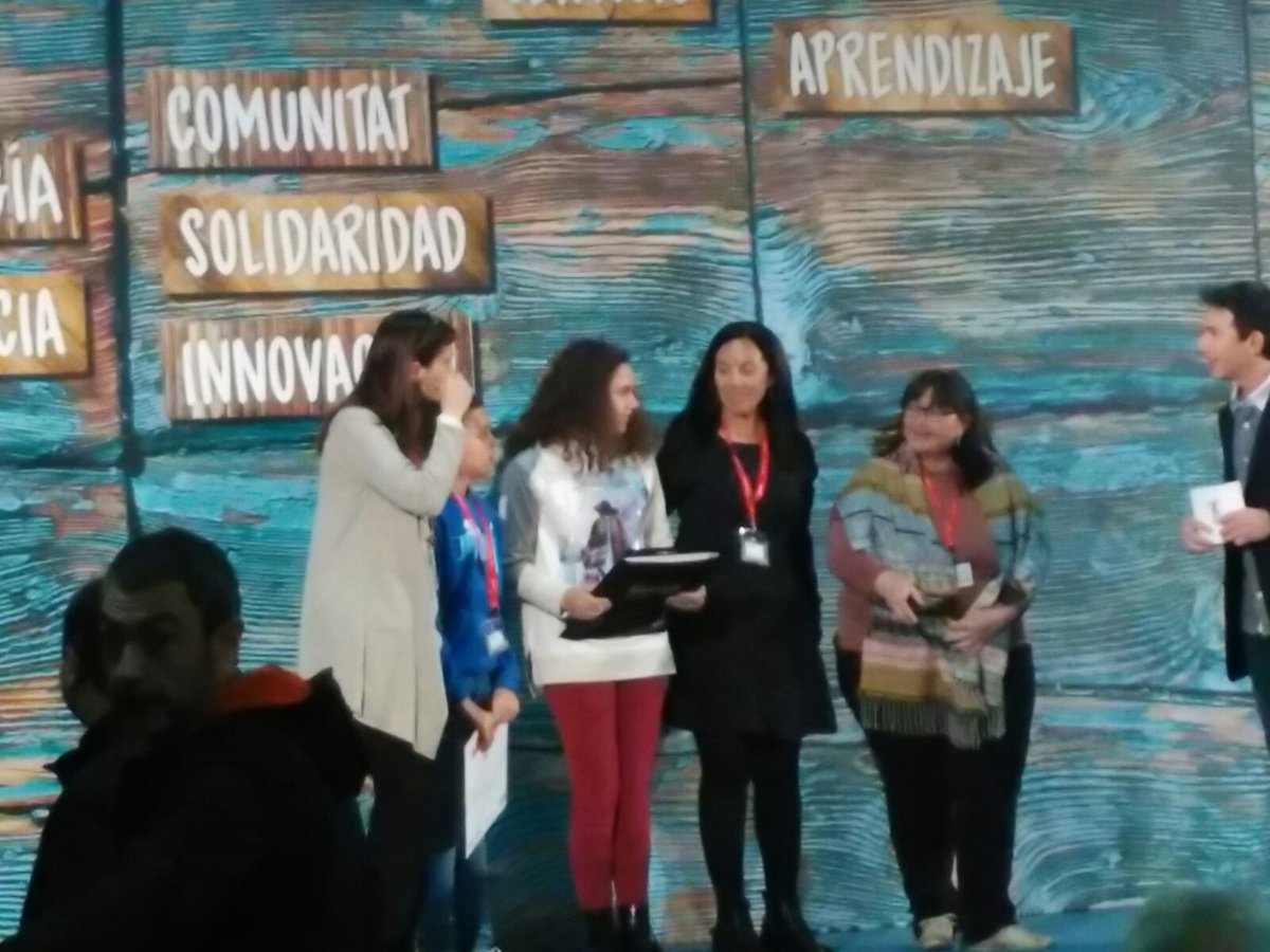 CpXove's tweet photo. Gracias por el reconocimiento y por este premio que recibimos hoy en Hospitalet de Llobregat. #Aps2017
@elcomerciodigit @lanuevaespana https://t.co/Zan9YodcMM
