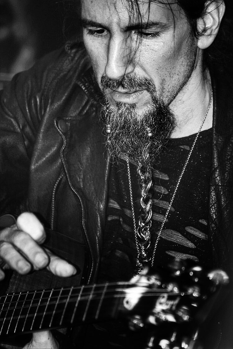 UYOENT's tweet photo. Mr. Bumblefoot "Sons Of Apollo" at @hiendguitar at @PlazaSemanggi November 30, 2017

#bumblefoot #hiendguitar #jakarta #indonesia #plazasemanggi https://t.co/3c2MOjDupv