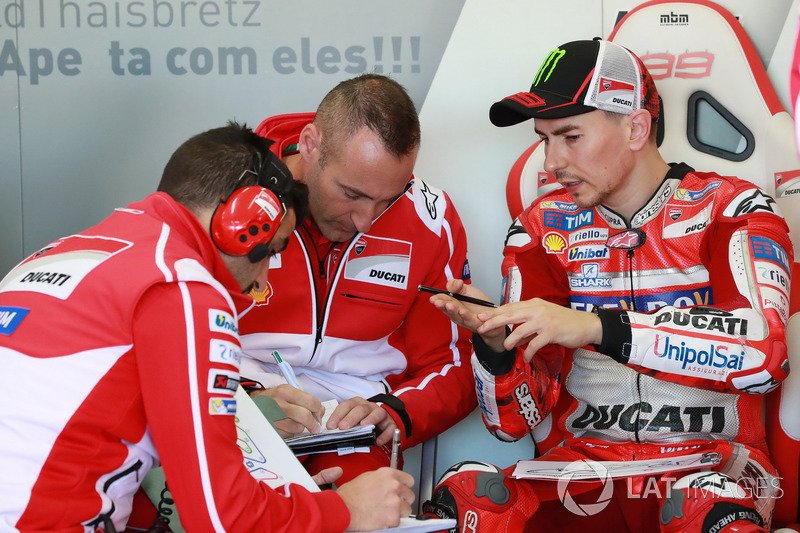 es_Motorsport's tweet photo. #Gabarrini sobre @lorenzo99: “Otro año como este sería inaceptable” https://t.co/getosXRFOI
#MotoGP #JL99 #Ducati https://t.co/nAgd7xz0Dz