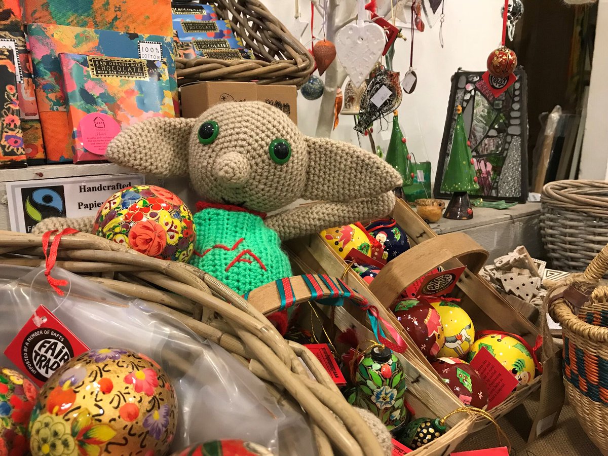 Queensgate_PB's tweet photo. #ElfieSelfie Elfred was last seen today finding his creative side at Art in the Heart in our Westgate Arcade. Find him, take a selfie with Elfred and send it to us using the hashtag #FoundElfred and you can win a prize bundle worth up to £250 😍 https://t.co/CUNVTv4wIi