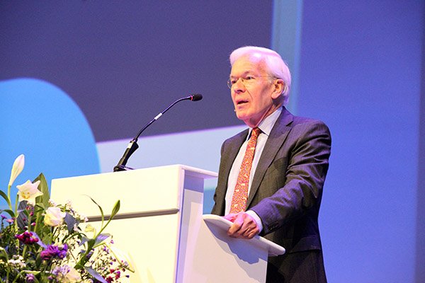 Tjeenk Willink op VNG Bestuurdersdag: 'Maak mens niet ondergeschikt aan systeem. Bestuur is te veel in zichzelf gekeerd; macht heeft tegenmacht nodig' bit.ly/2j79hqk #VNGBD