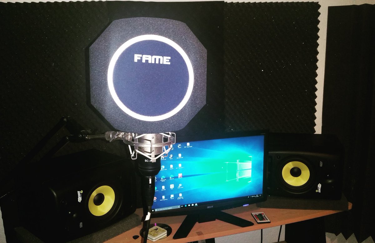 New Stuff in the #studio Das Vocal Recoring kann nun beginnen.

#producer #musicproducer #hiphopproducer #trapproducer #trap #singer #songwriter #musican #label #rapproducer #hiphop #traplabel #hiphoplabel #artist #traprap #vocal #fame #eyeball #studioeqzipment #musicequipment