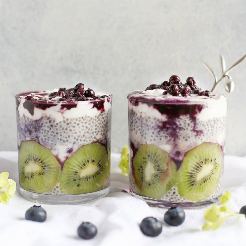 simplicityjenn's tweet photo. Cheers to the Chia Seed! The Chia seed is a gluten-free seed that comes with some amazing benefits. Theyβre a high source of omega-3s, help stabilize your blood sugar due to their high fiber content & are highly anti-inflammatory.
#thesimplicityproject #thesimplicitykitchen https://t.co/BRZzW18y9k