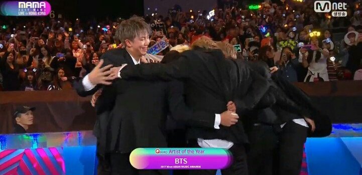 bangtanboysph's tweet photo. 🏆 Congratulations @BTS_twt for winning 'ARTIST OF THE YEAR' Award @ #2017MAMA! https://t.co/wQ85jrAAvs