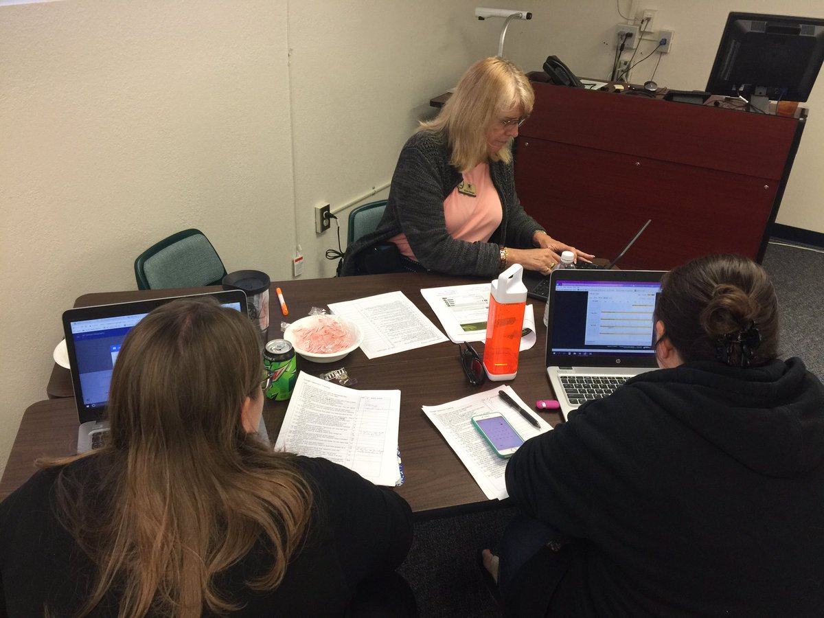 LakeCCReadiness's tweet photo. AP Human Geography Ts actively engaged in creating thier google classrooms! @Jarvis_Kathlene @Santos_Daniel17 @NatalieHeitman @frances_celis @MartaCRamirez1 #LakeAP #LakeSocialStudies #LakeIT @TeamLakeLeaders https://t.co/FI2zOnwjSh